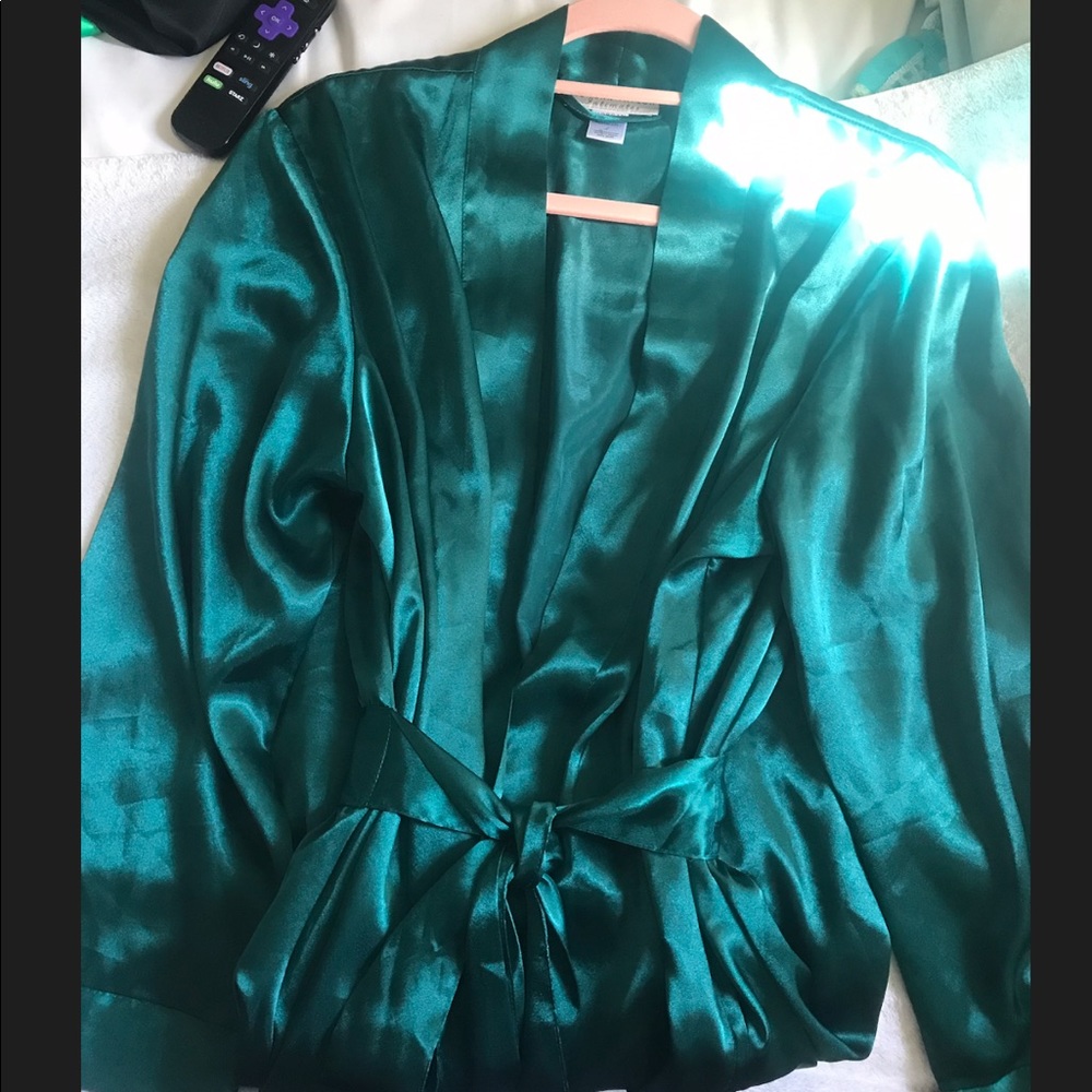 Morgan Taylor Emerald Green Silk Robe 🌼